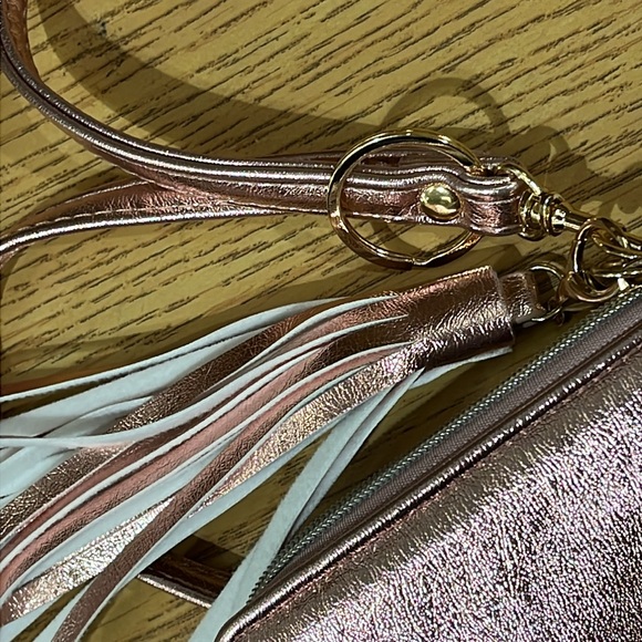 NEW Julia Buxton Pebble Zip Tassel Wristlet & CardHolder, metallic pink - Picture 8 of 11